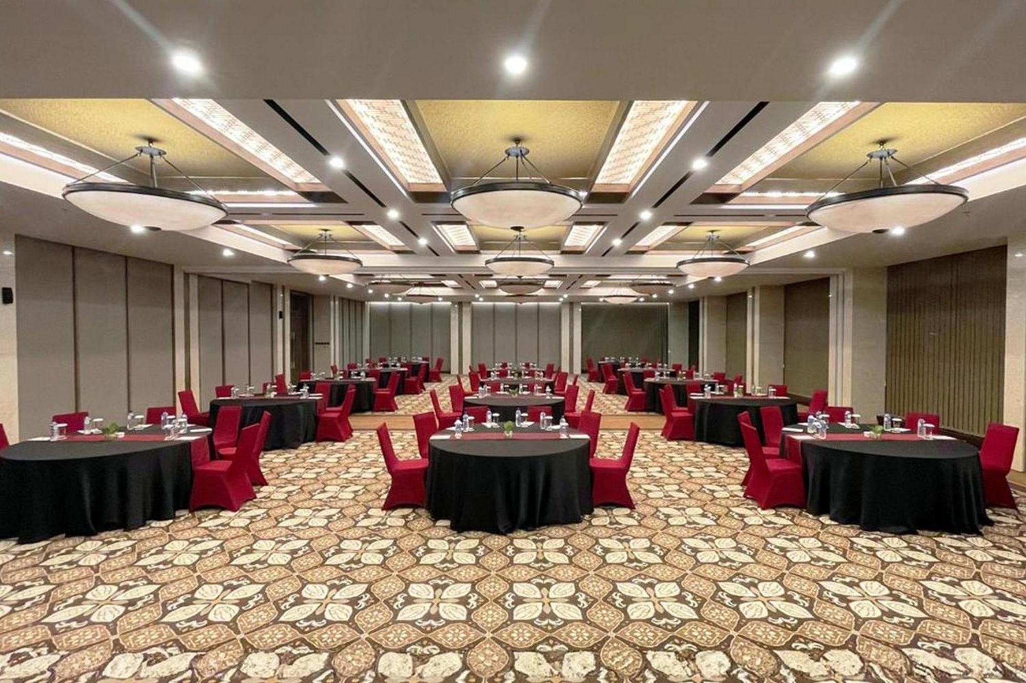 Swiss-Belhotel Airport Yogyakarta Bagian luar foto