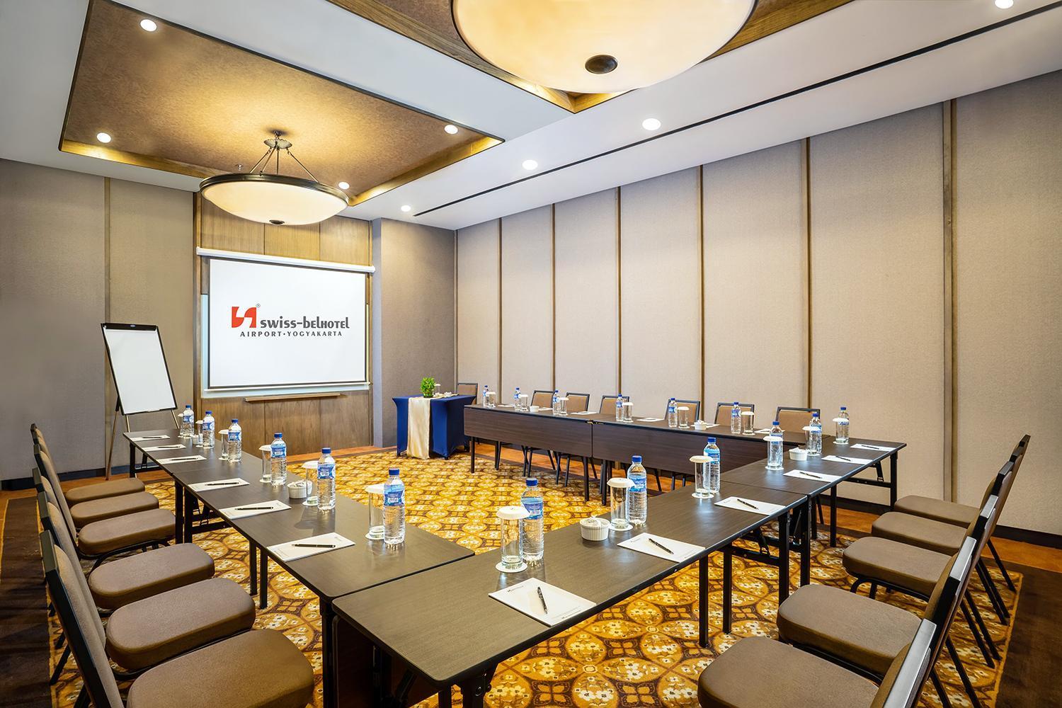 Swiss-Belhotel Airport Yogyakarta Bagian luar foto
