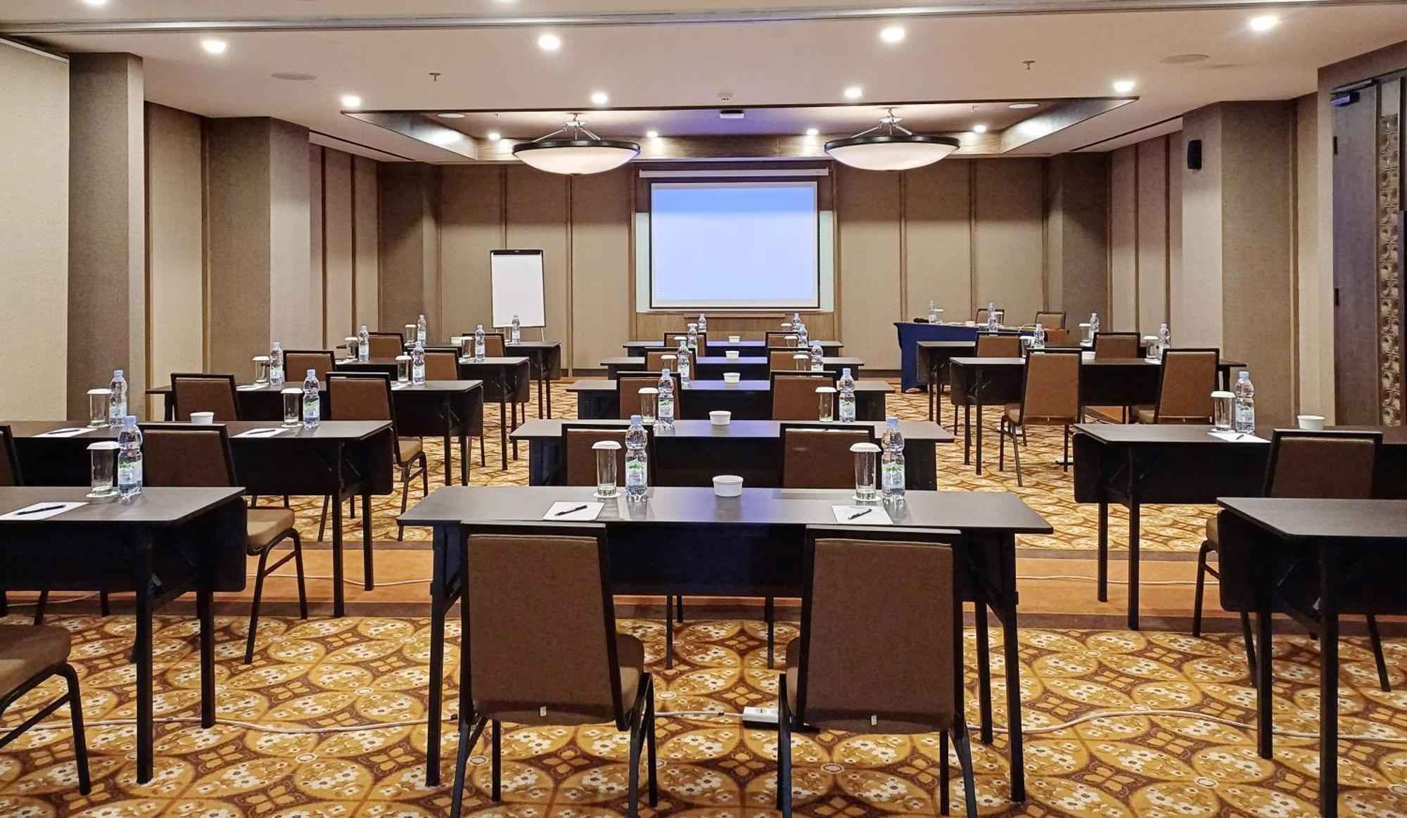 Swiss-Belhotel Airport Yogyakarta Bagian luar foto